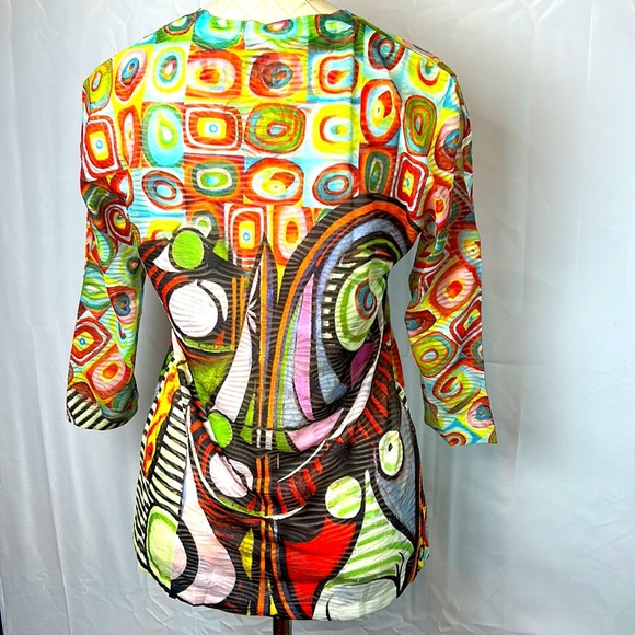 Look Both Ways Size Small V Neck Top Gently Worn Geometric Pattern - Picture 6 of 6